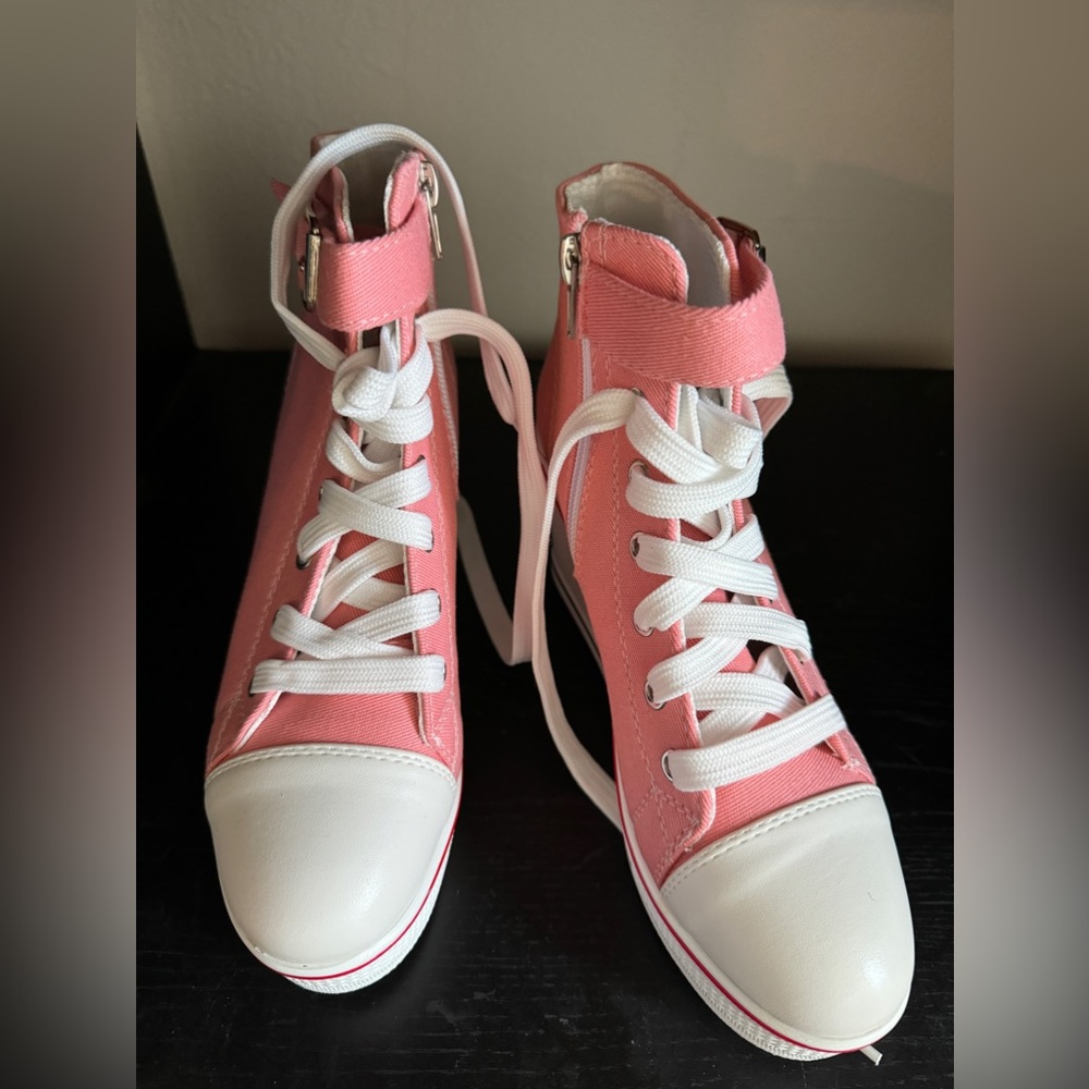 Women’s canvas high heeled shoes size 5